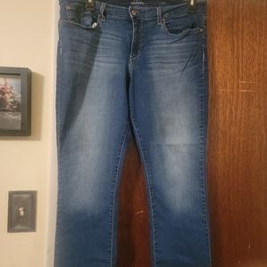 Women Levi Signature Modern Straight Jean 20